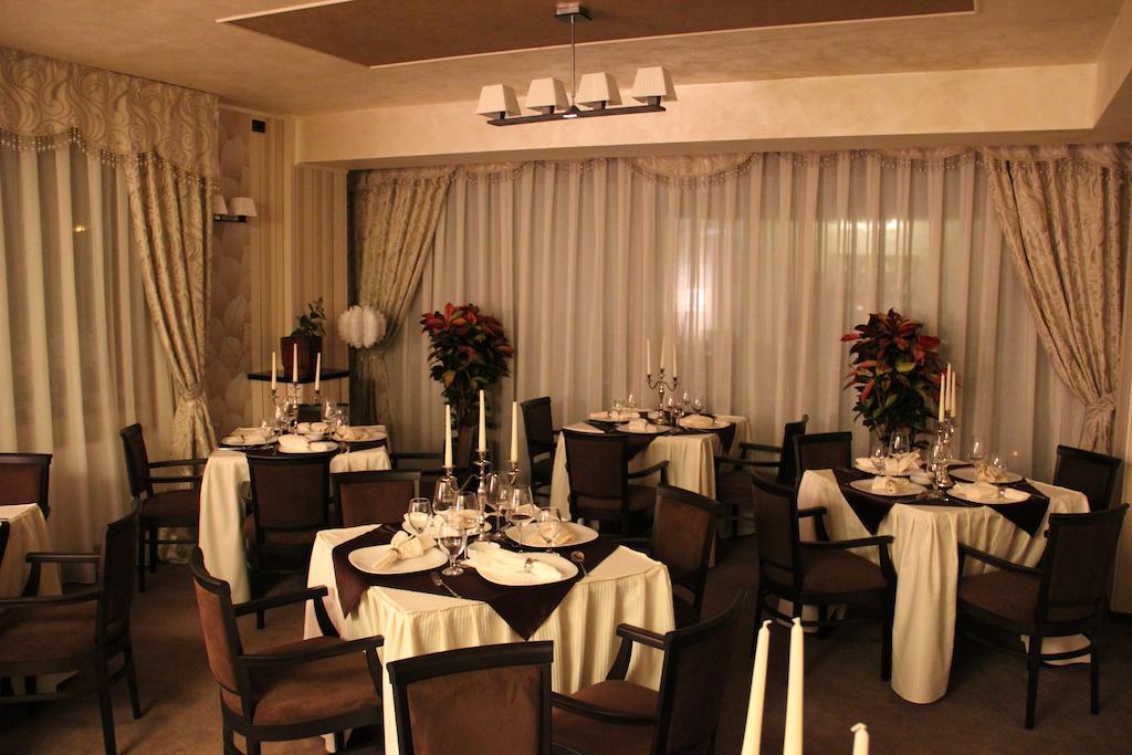 Enigma Pension Târgu Jiu Extérieur photo