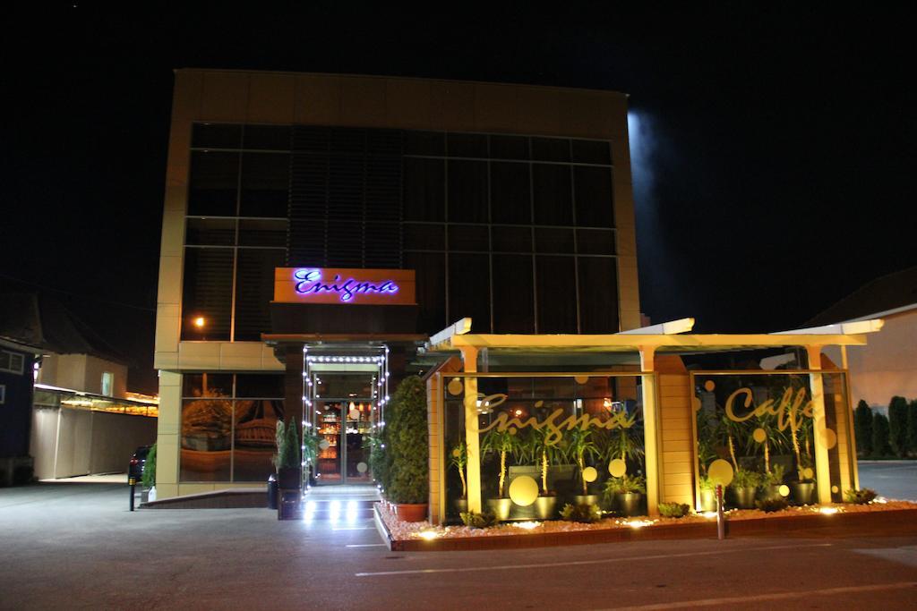 Enigma Pension Târgu Jiu Extérieur photo
