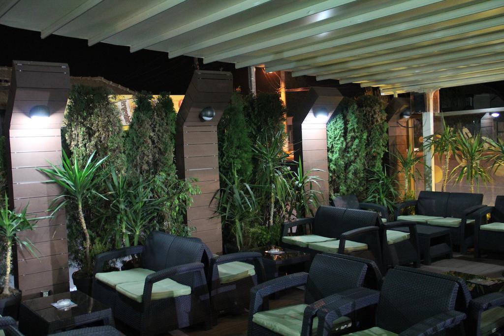 Enigma Pension Târgu Jiu Extérieur photo